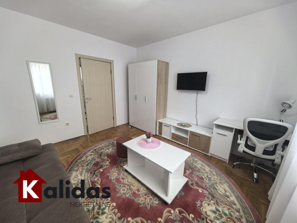 Slika 3 - Stan,NOVI SAD,CARA DUŠANA,kv: 25, € 87550, ID: 1008699