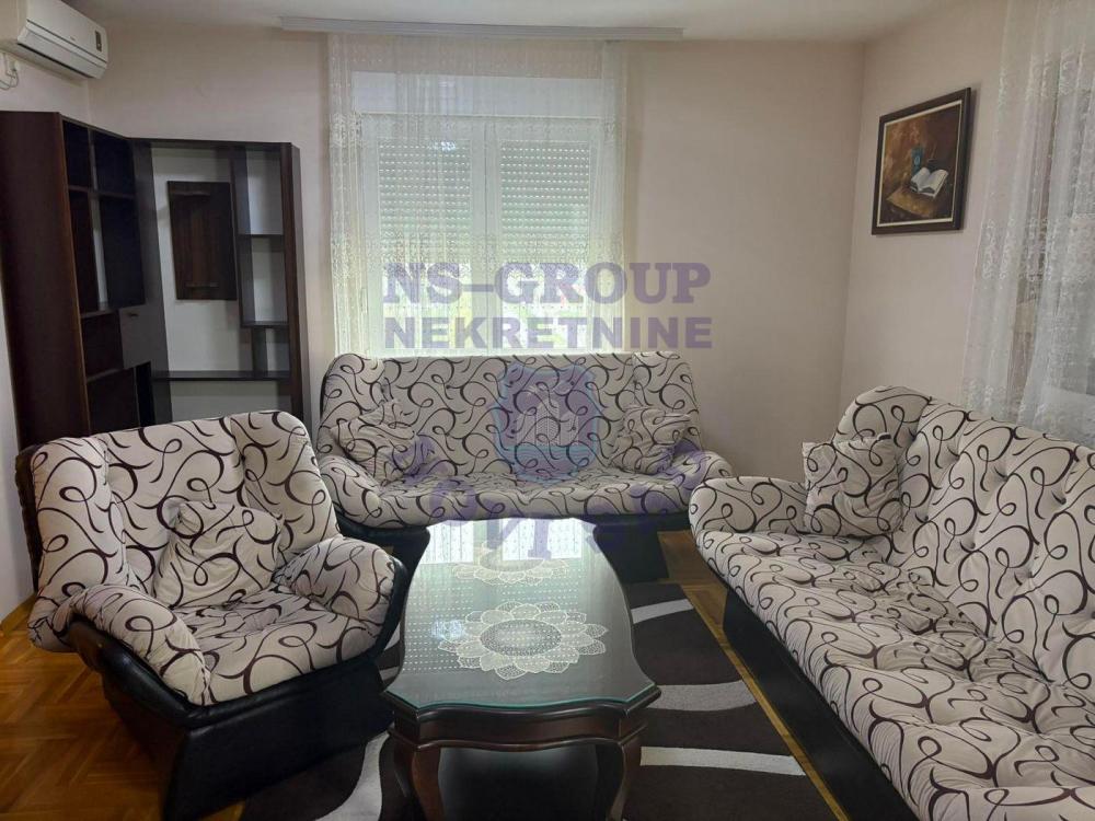 Slika 2 - Porodičan stan komforan i funkcionalan!