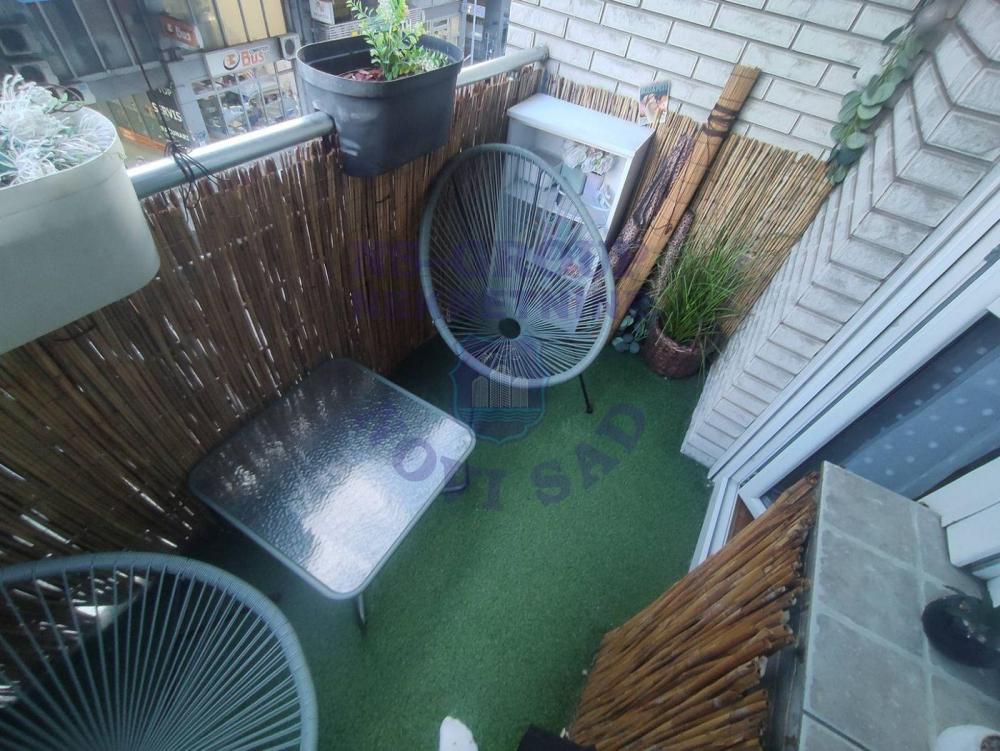 Slika 1 - Četvorosoban, 93m2, Grbavica Novi Sad, sa terasom, ima lift