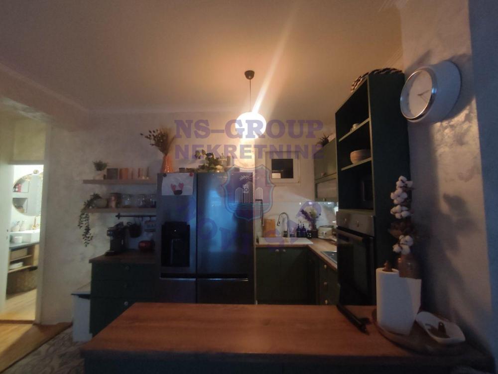 Slika 9 - Četvorosoban, 93m2, Grbavica Novi Sad, sa terasom, ima lift