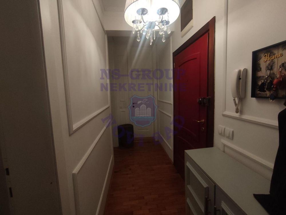 Slika 3 - Četvorosoban, 93m2, Grbavica Novi Sad, sa terasom, ima lift