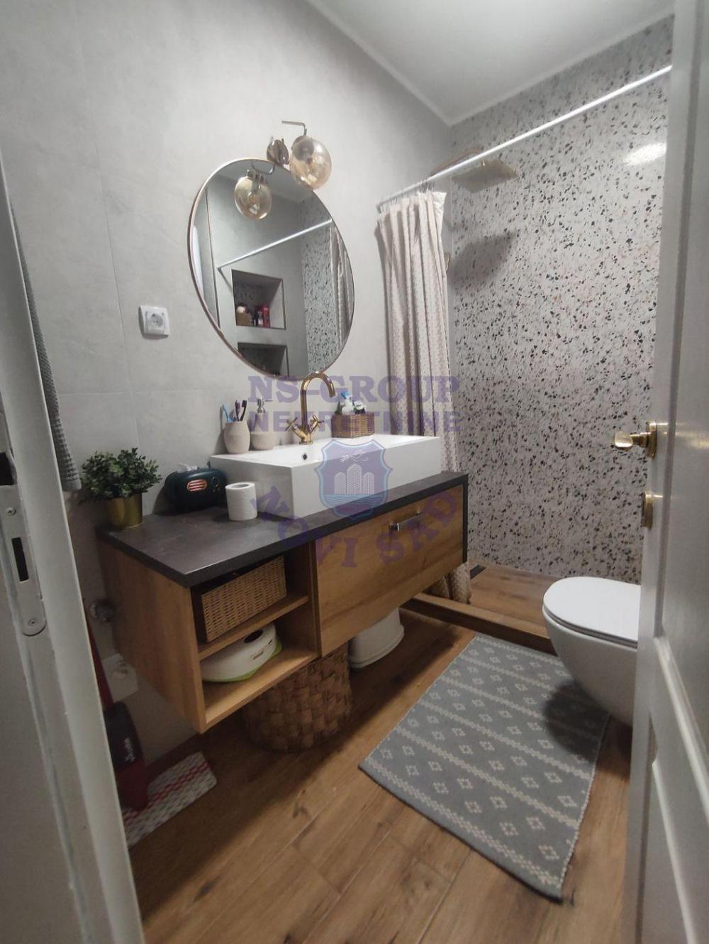 Slika 2 - Četvorosoban, 93m2, Grbavica Novi Sad, sa terasom, ima lift