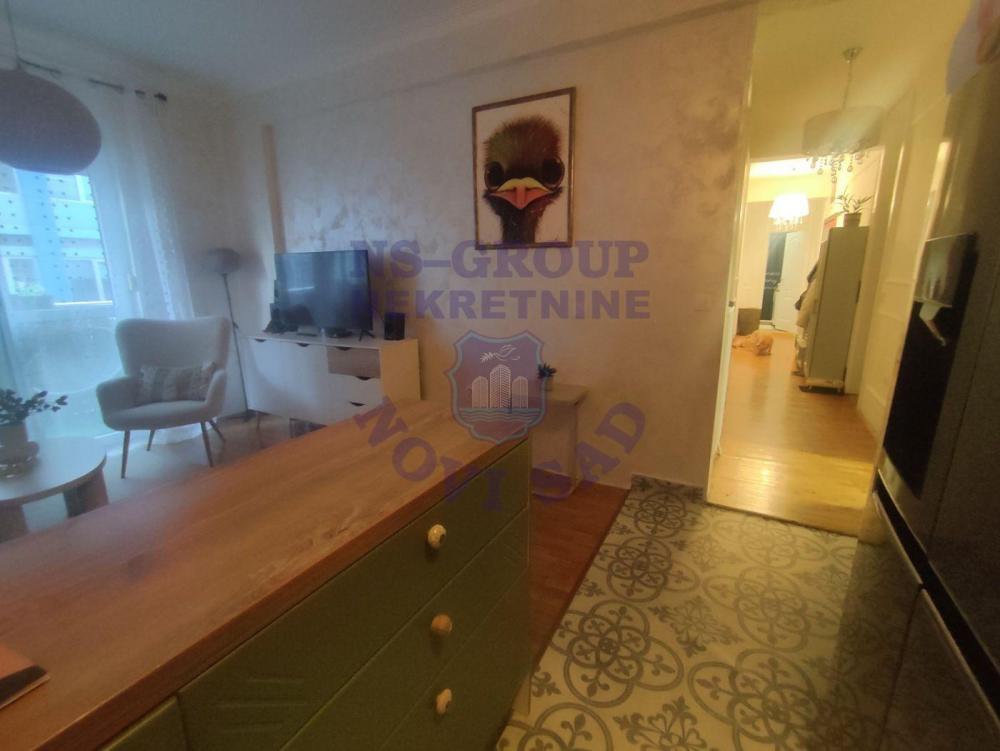 Slika 10 - Četvorosoban, 93m2, Grbavica Novi Sad, sa terasom, ima lift