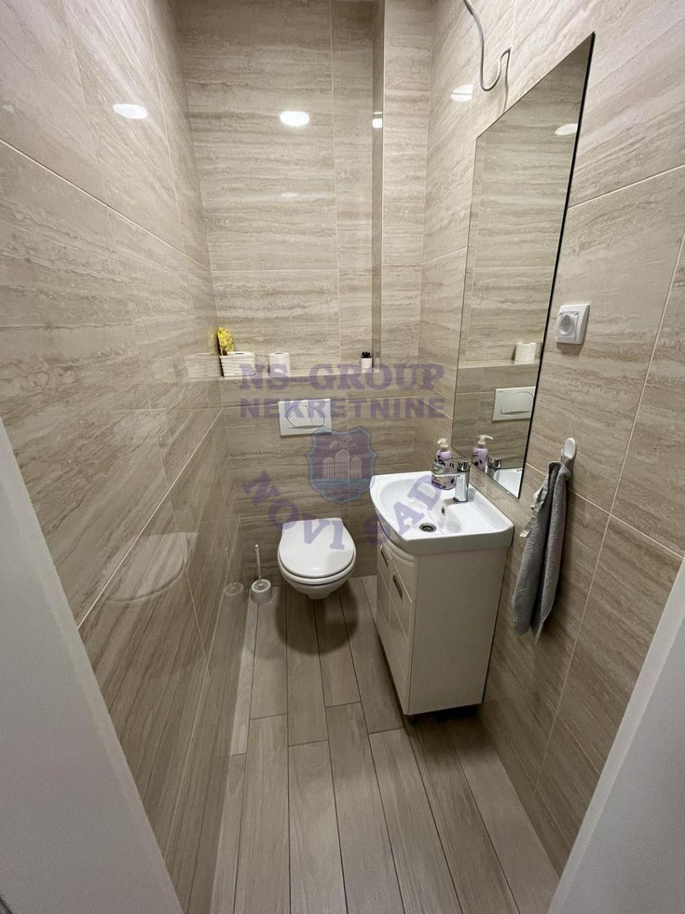 Slika 8 - Odlican četvorosoban stan na Adicama!