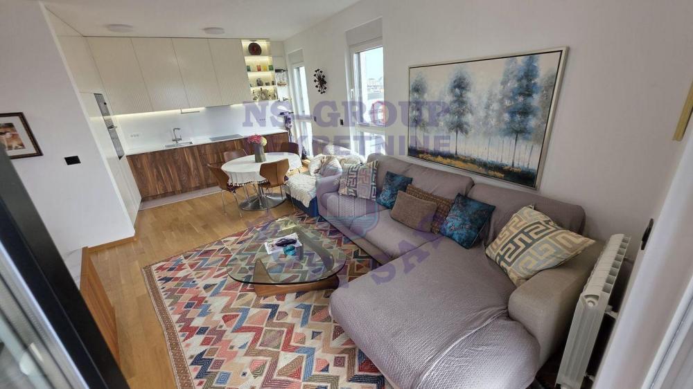 Slika 1 - Lux četvorosoban stan u Cara Dušana!  