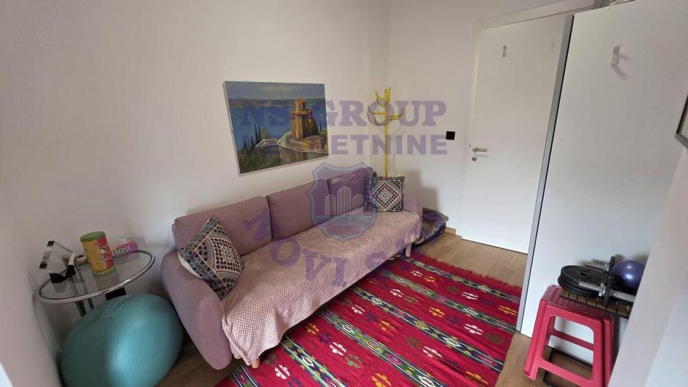 Slika 7 - Lux četvorosoban stan u Cara Dušana!  