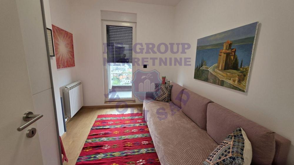 Slika 8 - Lux četvorosoban stan u Cara Dušana!  