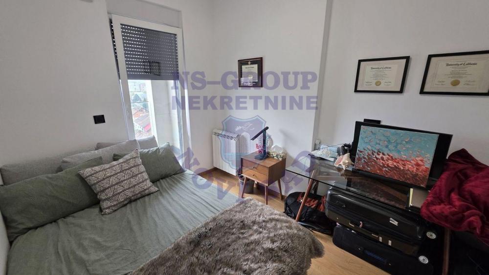 Slika 6 - Lux četvorosoban stan u Cara Dušana!  