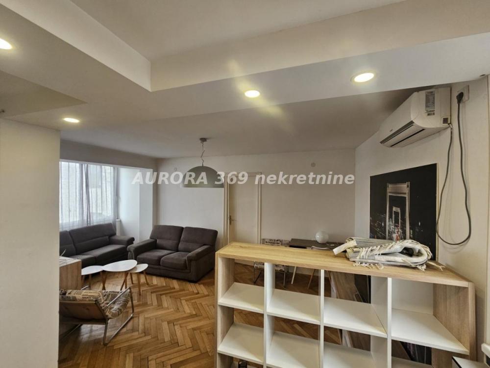 Slika 2 - NOVI SAD, STARI GRAD. PRILIKA! POVOLJAN NAMEŠTEN STAN U CENTRU SA TERASOM OD 170m2