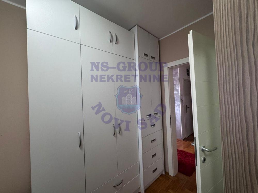 Slika 2 - Trosoban stan na prodaju.