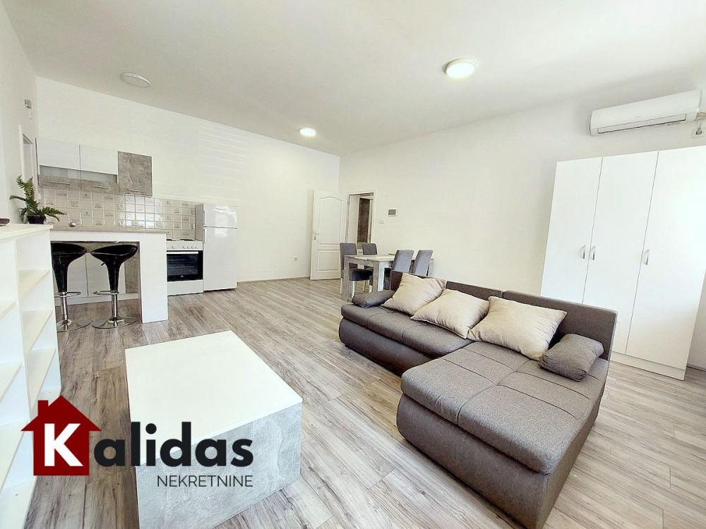 Slika 3 - Stan,NOVI SAD,BULEVAR,kv: 71, € 204750, ID: 1008690