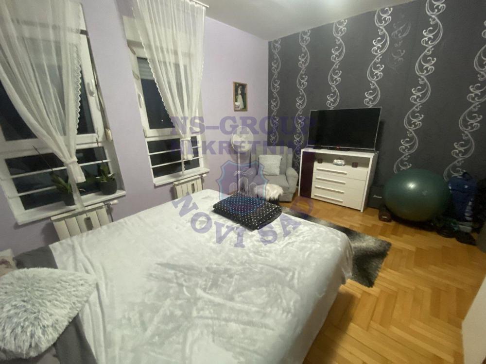 Slika 5 - Trosoban, 98m2, Jugovićevo Novi Sad, sa terasom, ima lift