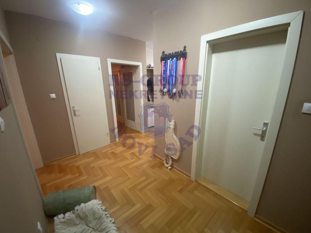 Slika 8 - Trosoban, 98m2, Jugovićevo Novi Sad, sa terasom, ima lift