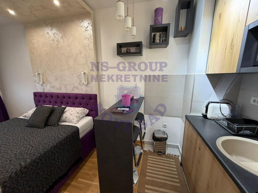 Slika 4 - Jednosoban, 28m2, Socijalno Novi Sad, sa terasom, ima lift