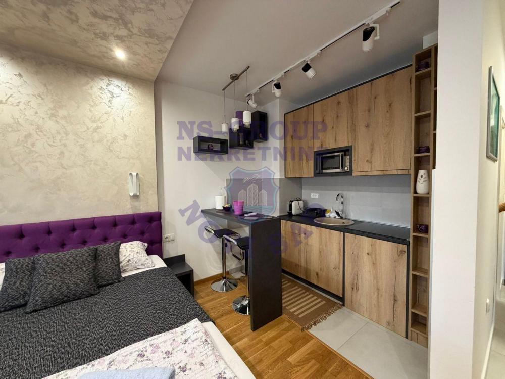 Slika 5 - Jednosoban, 28m2, Socijalno Novi Sad, sa terasom, ima lift