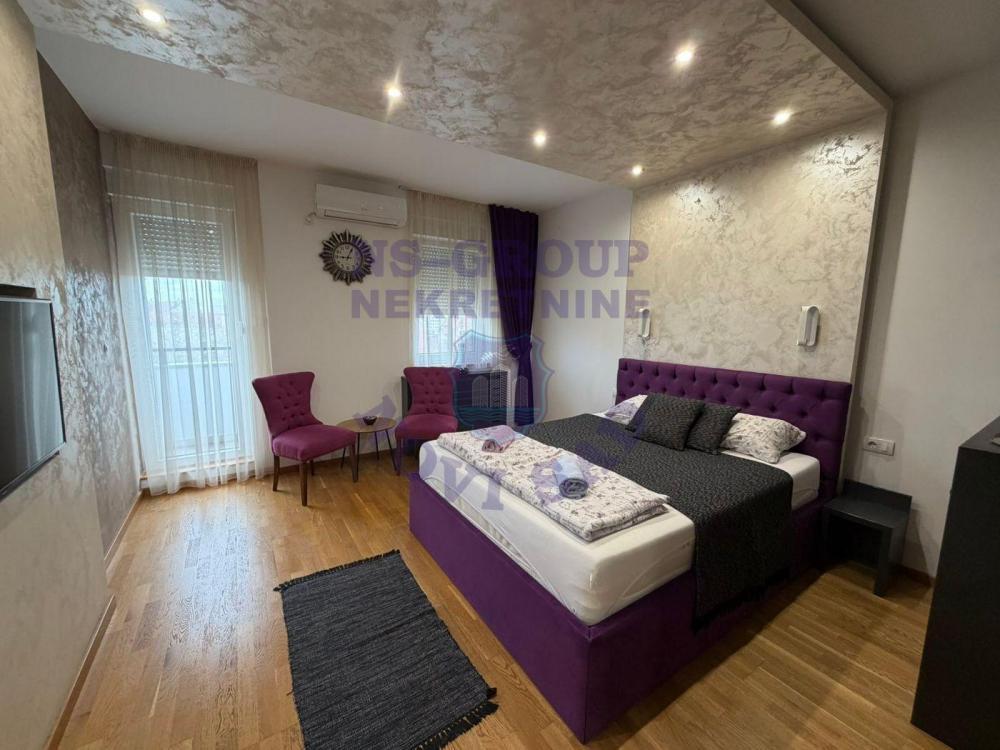 Glavna slika -Jednosoban, 28m2, Socijalno Novi Sad, sa terasom, ima lift