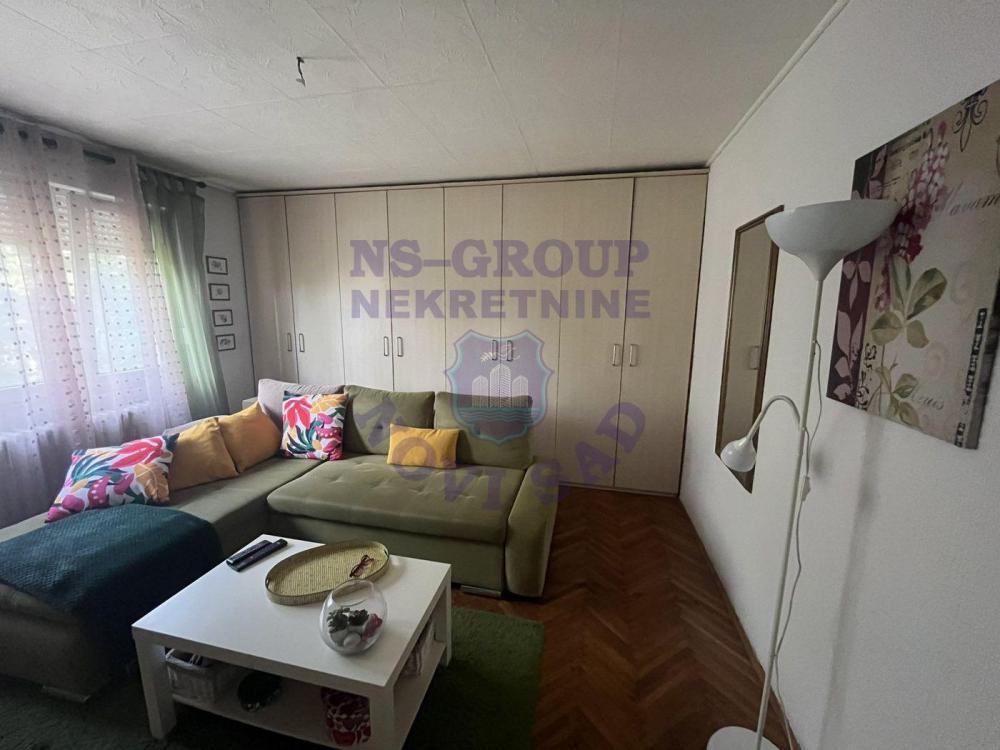 Glavna slika -Komforan dvosoban stan na Detelinari!