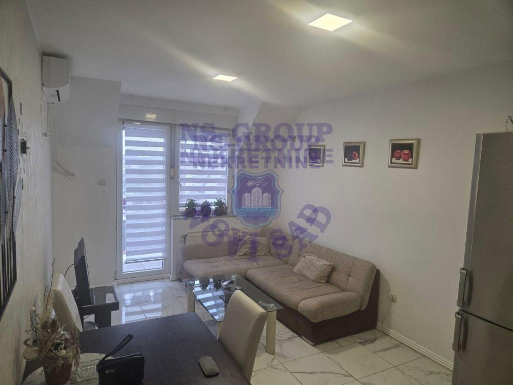 Glavna slika -Petosoban stan na Detelinari 94m2