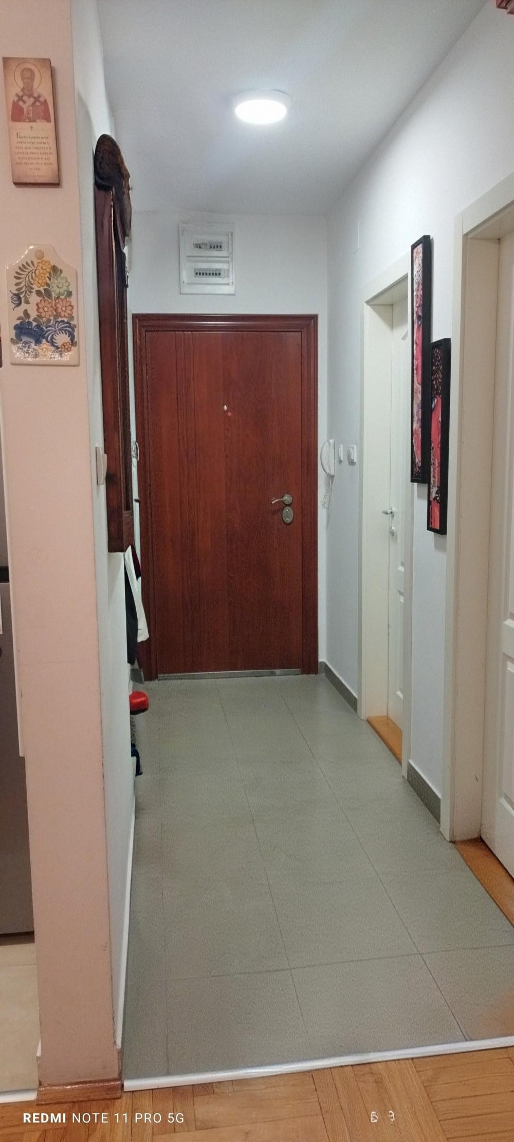 Slika 6 - Dvosoban, 39m2, Okrugiceva Novi Sad, sa terasom, ima lift