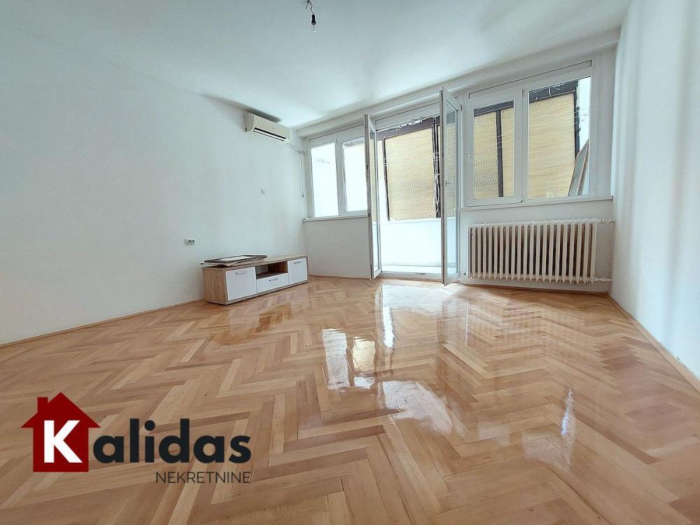 Glavna slika -Stan,NOVI SAD,ŽELEZNIČKA STANICA,kv: 56, € 146260, ID: 1008704