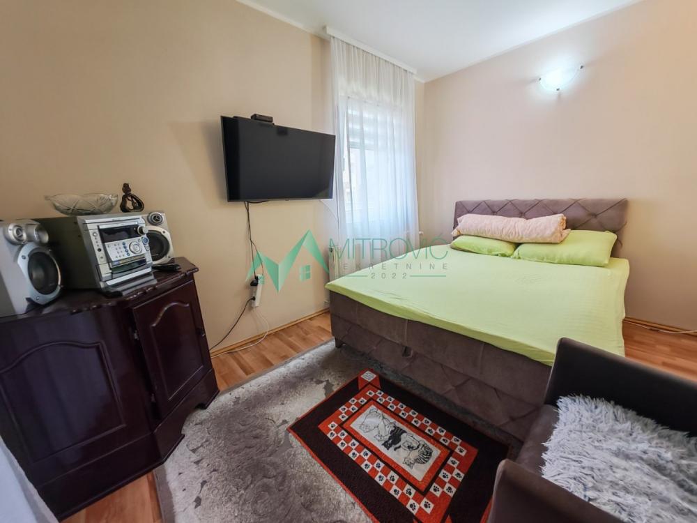 Slika 5 - Veternička rampa. 66m2, kompletno namešten trosoban stan sa parking mestom. 