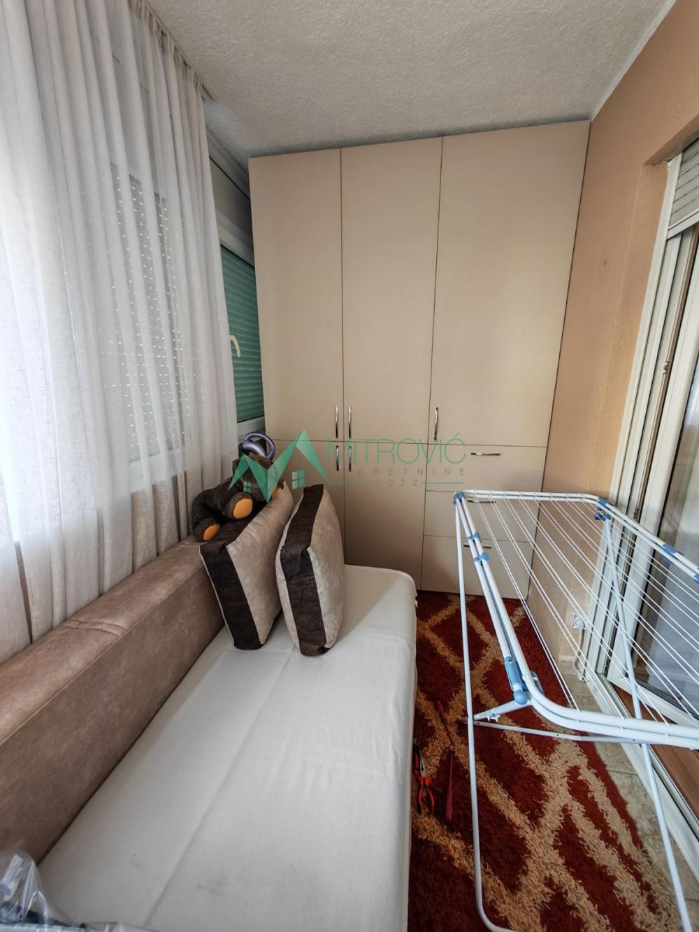 Slika 7 - Veternička rampa. 66m2, kompletno namešten trosoban stan sa parking mestom. 