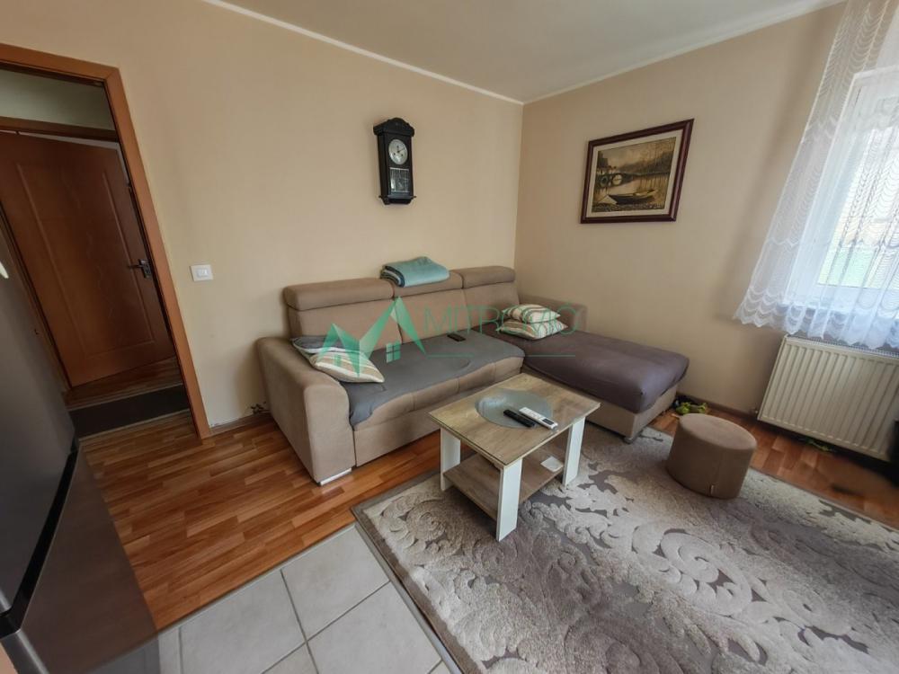 Slika 3 - Veternička rampa. 66m2, kompletno namešten trosoban stan sa parking mestom. 