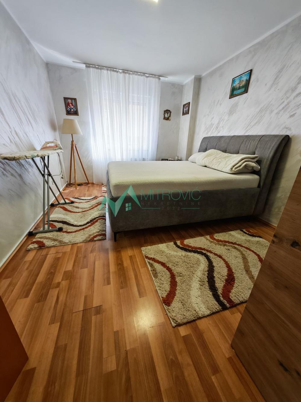 Slika 9 - Veternička rampa. 66m2, kompletno namešten trosoban stan sa parking mestom. 