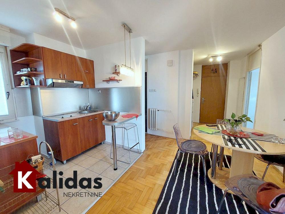 Slika 8 - Stan,NOVI SAD,BULEVAR,kv: 51, € 152440, ID: 1008702
