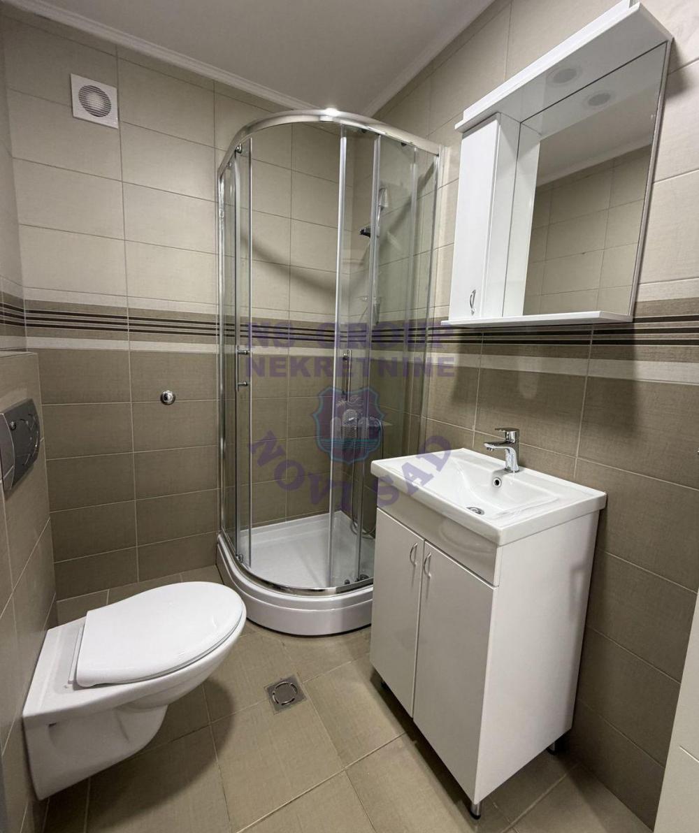 Slika 2 - Dvosoban, 40m2, Petrovaradin Novi Sad, sa terasom, ima lift