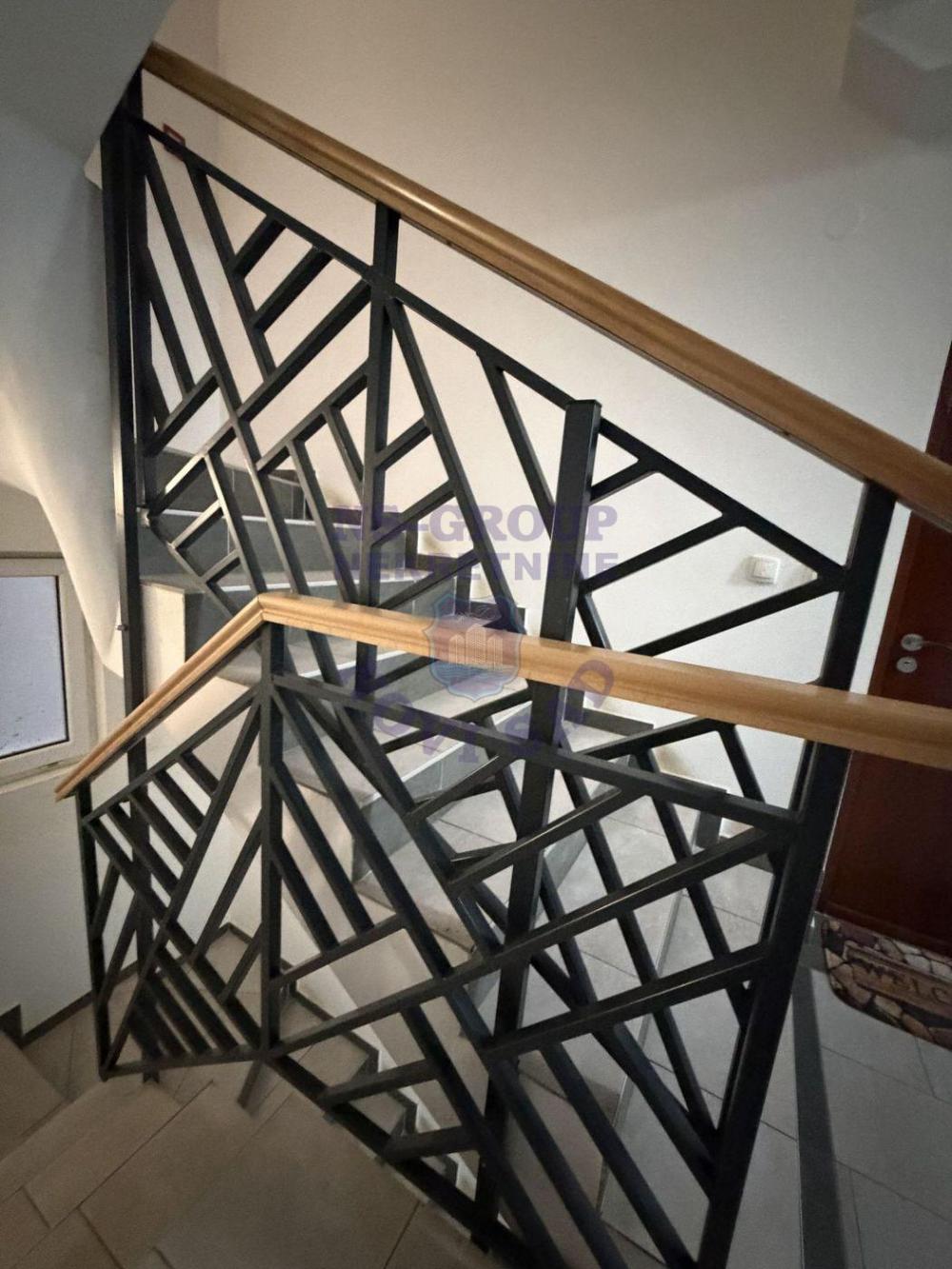 Slika 1 - Dvosoban, 40m2, Petrovaradin Novi Sad, sa terasom, ima lift