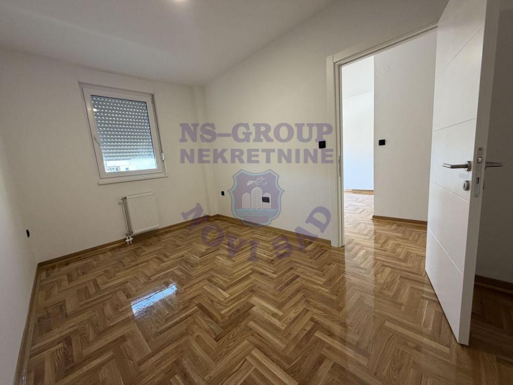 Slika 4 - Dvosoban, 40m2, Petrovaradin Novi Sad, sa terasom, ima lift