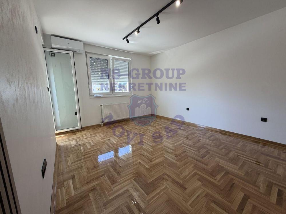 Glavna slika -Dvosoban, 40m2, Petrovaradin Novi Sad, sa terasom, ima lift