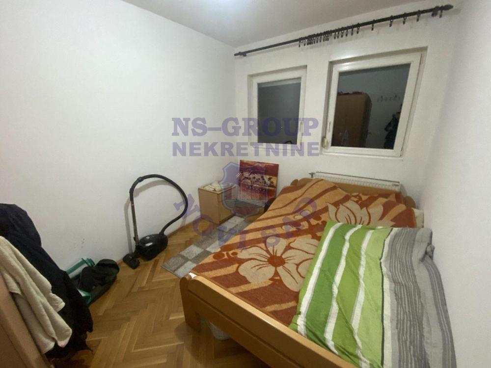 Slika 2 - Jednoiposoban, 36m2, Adamovićevo naselje Novi Sad, sa terasom, ima lift