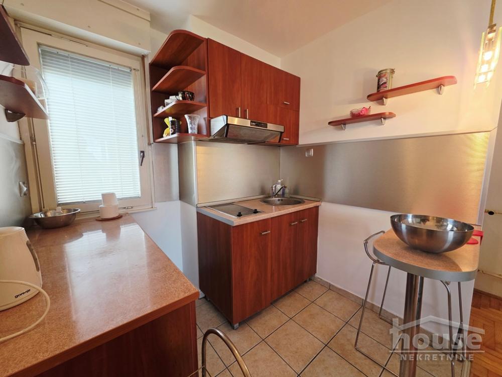 Slika 8 - Stan,NOVI SAD,BULEVAR,kv: 51.00, € 148000, ID: 1065664