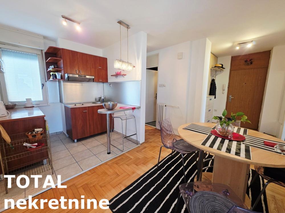 Slika 7 - Stan,NOVI SAD,-,kv: 51.00, € 148000, ID: 1102512