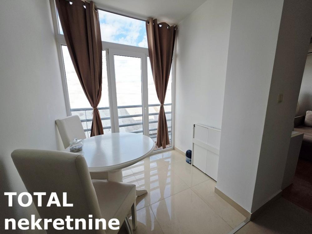 Slika 4 - Stan,NOVI SAD,CENTAR,kv: 24.00, € 95000, ID: 1102510
