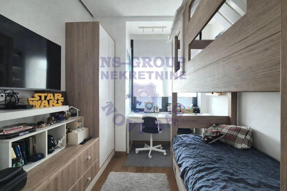 Slika 1 - Trosoban, 73m2, Trg slobode Novi Sad, sa terasom, ima lift