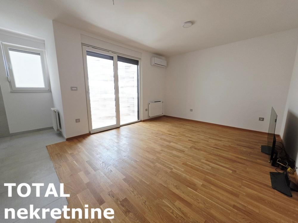 Slika 1 - Stan,NOVI SAD,TELEP,kv: 47.00, € 140000, ID: 1102382