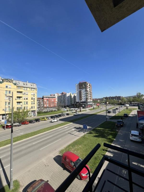 Slika 4 - Dvoiposoban stan na Bulevaru Evrope