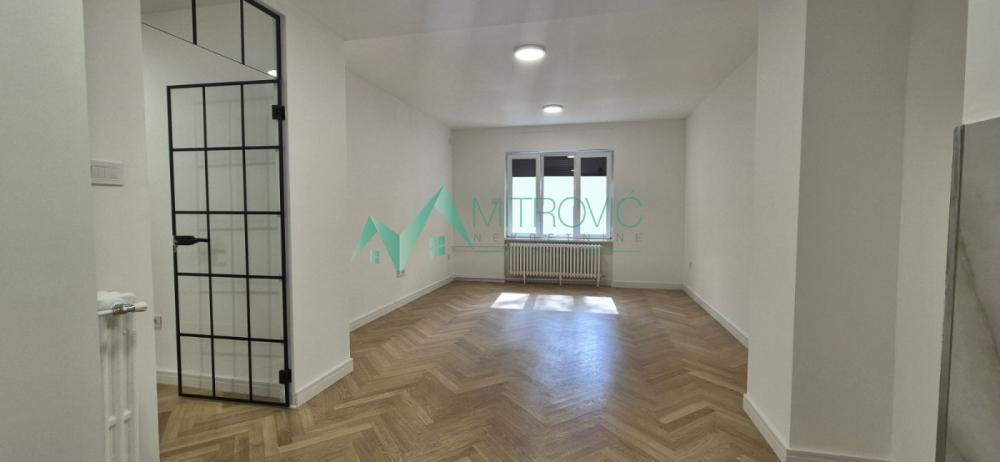 Glavna slika -Novi Sad, Centar - Kompletno renoviran Trosoban stan 75m2 u Centru Novog Sada 