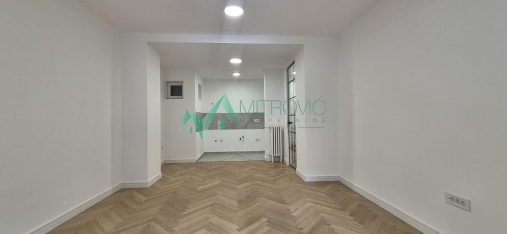 Slika 5 - Novi Sad, Centar - Kompletno renoviran Trosoban stan 75m2 u Centru Novog Sada 