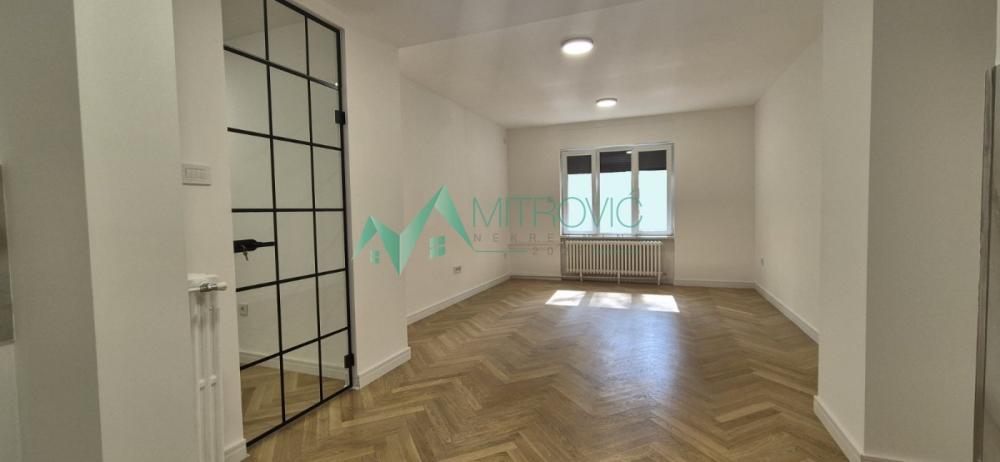 Slika 1 - Novi Sad, Centar - Kompletno renoviran Trosoban stan 75m2 u Centru Novog Sada 