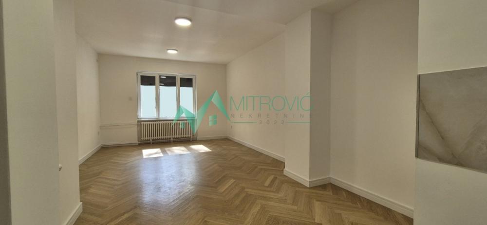 Slika 2 - Novi Sad, Centar - Kompletno renoviran Trosoban stan 75m2 u Centru Novog Sada 