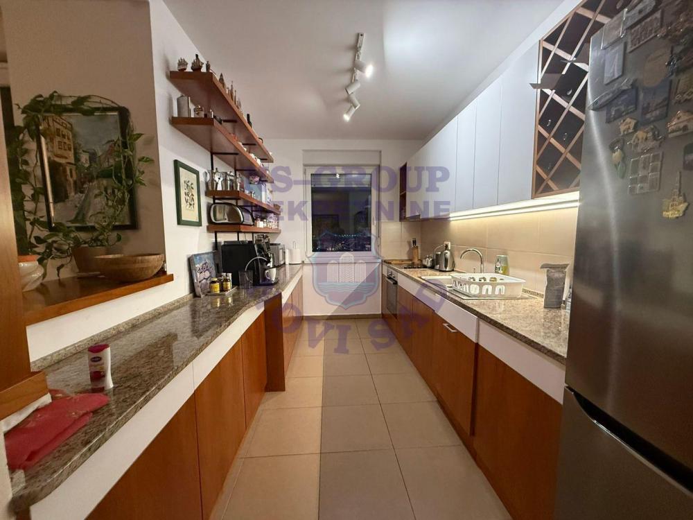 Slika 4 - Četvorosoban, 114m2, Sremska Kamenica Novi Sad, sa terasom, ima lift