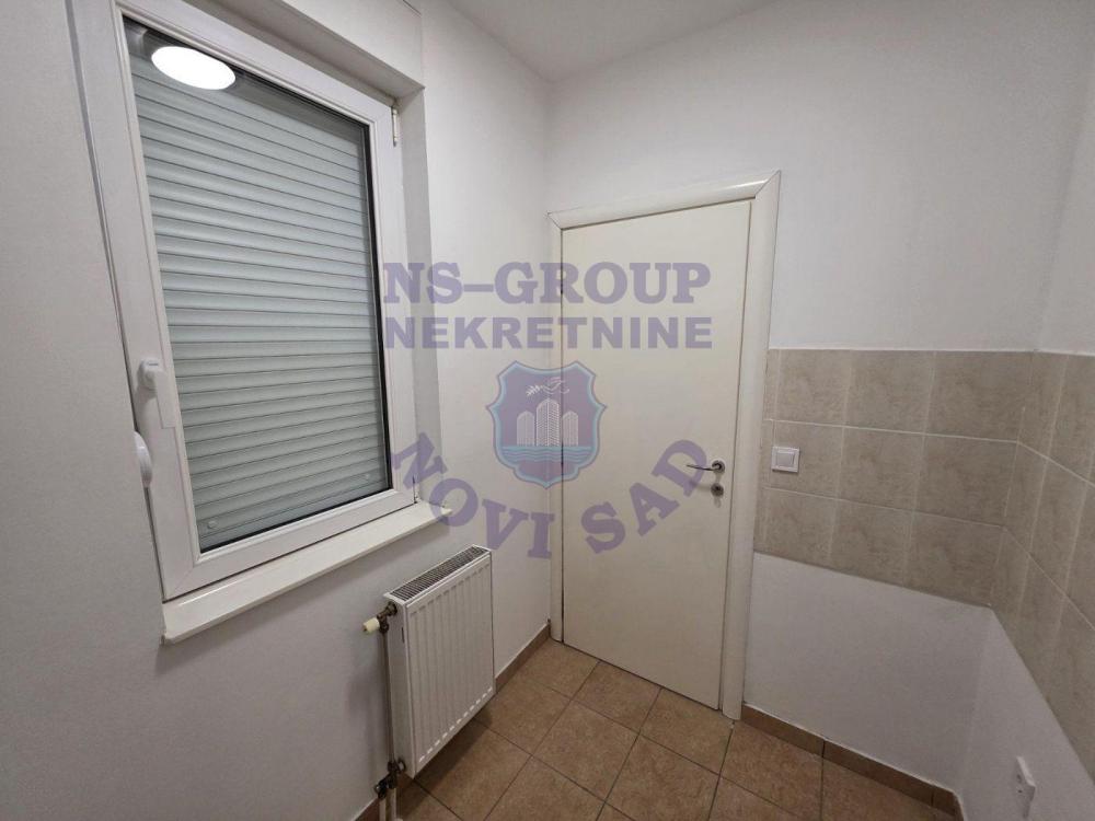 Slika 3 - Dvosoban, 39m2, Podbara Novi Sad, sa terasom, ima lift