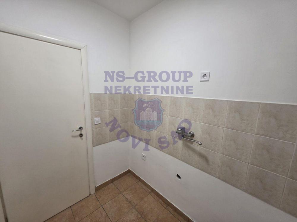 Slika 4 - Dvosoban, 39m2, Podbara Novi Sad, sa terasom, ima lift