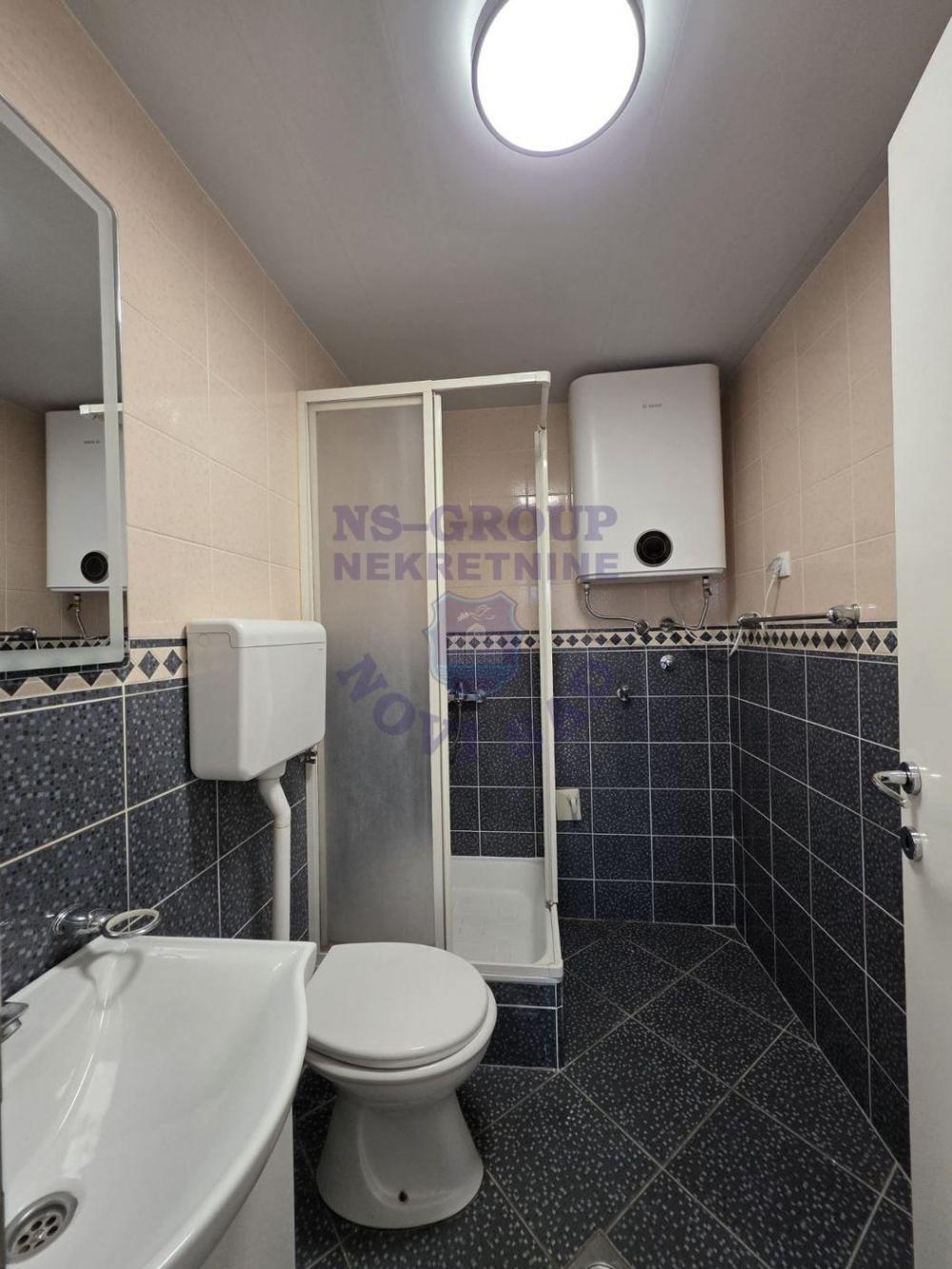 Slika 8 - Dvosoban, 39m2, Podbara Novi Sad, sa terasom, ima lift