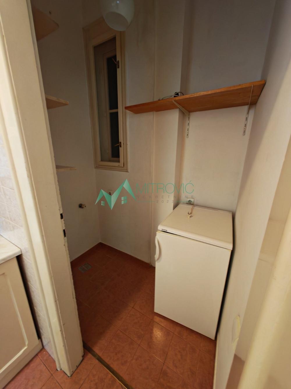 Slika 11 - Centar, stari grad. 72m2. Salonski stan! 