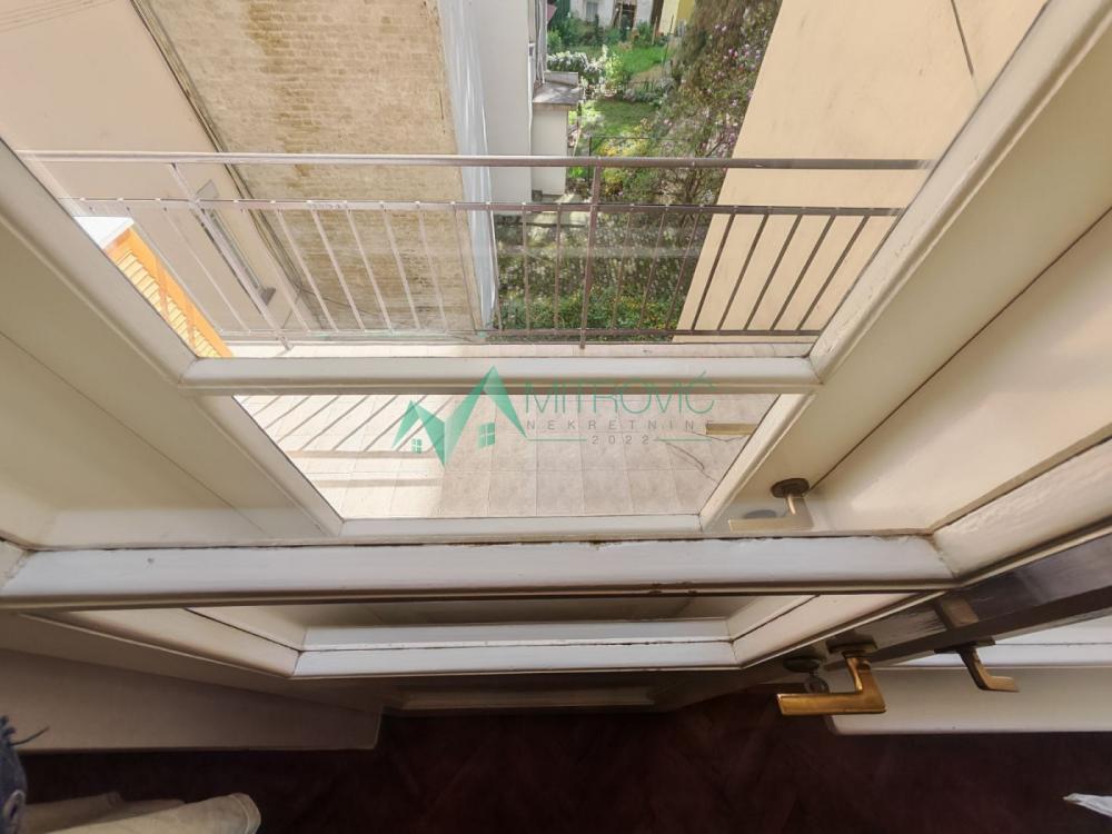 Slika 6 - Centar, stari grad. 72m2. Salonski stan! 